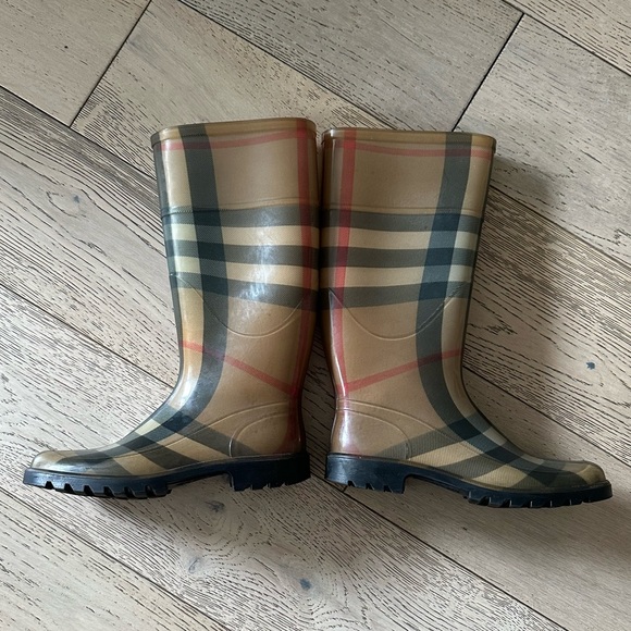 BURBERRY TALL SUPER NOVA CHECK PLAID RUBBER RAINBOOTS SIZE 36 / 6 - Picture 4 of 16
